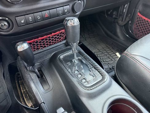 Used 2018 Jeep Wrangler Unlimited Rubicon AWD/4WD image 19