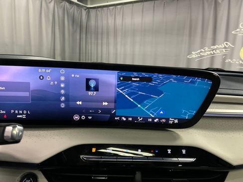 Used 2025 Buick Enclave Avenir w/ Super Cruise Package image 17