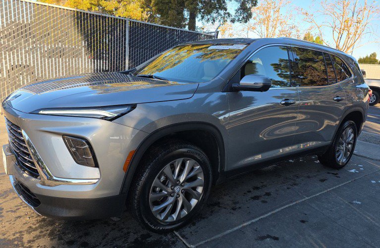 Used 2026 Buick Enclave Preferred w/ Power Package FWD image 1