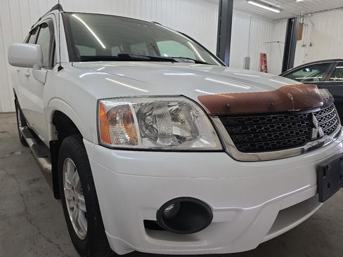 Used 2011 Mitsubishi Endeavor LS image 16