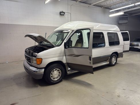 Used 2003 Ford E-150 and Econoline 150 RWD image 11
