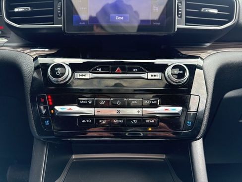 Used 2022 Ford Explorer Limited w/ Equipment Group 301A image 15
