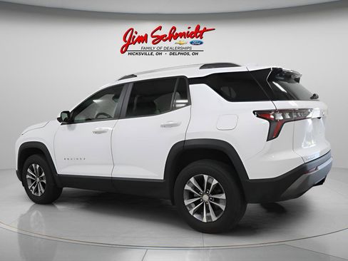 Used 2025 Chevrolet Equinox LT w/ Convenience Package II image 3