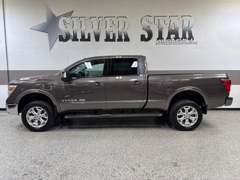 Used 2018 Nissan Titan Platinum Reserve w/ Platinum Utility Package image 5