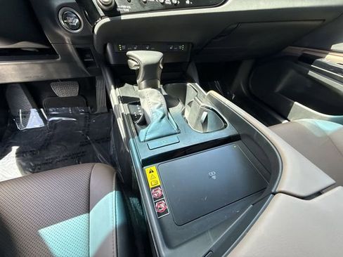 Used 2025 Lexus ES 350 w/ Premium Package FWD image 21