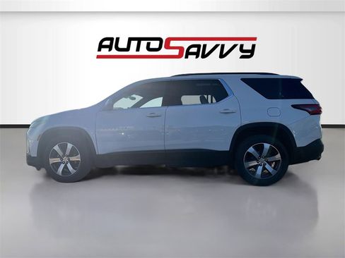 Used 2023 Chevrolet Traverse LT w/ LT Premium Package image 4