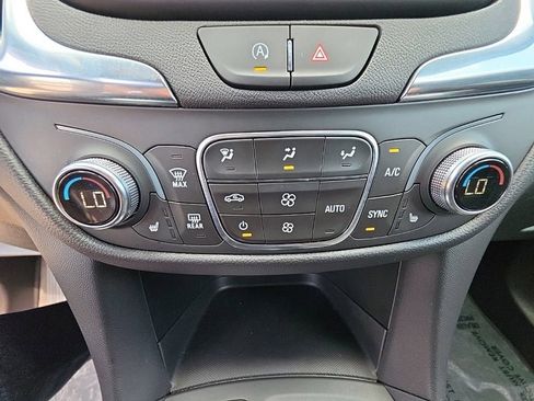Used 2023 Chevrolet Equinox LT FWD image 18