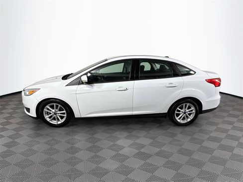 Used 2017 Ford Focus SE w/ Cold Weather Package image 5