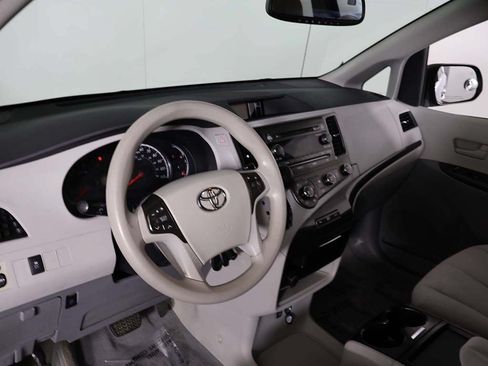 Used 2011 Toyota Sienna LE w/ Towing Pkg FWD image 21