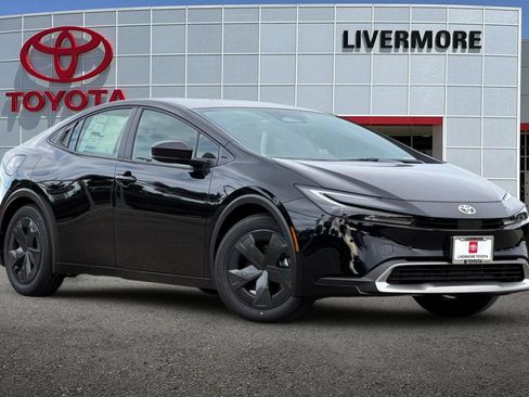 New 2026 Toyota Prius Plug-In Hybrid FWD image 2