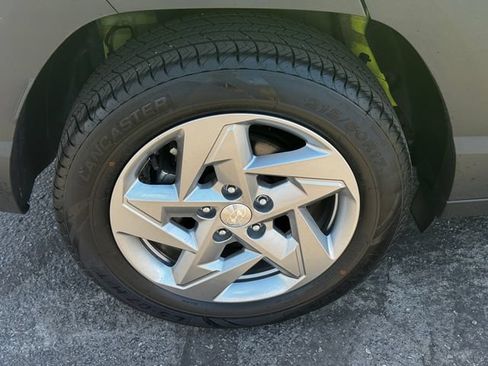 Used 2024 Hyundai Kona SE FWD image 12