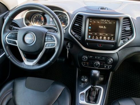 Used 2017 Jeep Cherokee Trailhawk image 24