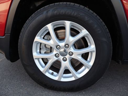 Used 2014 Jeep Cherokee Latitude w/ Comfort/Convenience Group AWD/4WD image 41