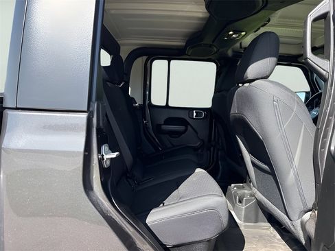 Used 2022 Jeep Gladiator Willys image 11