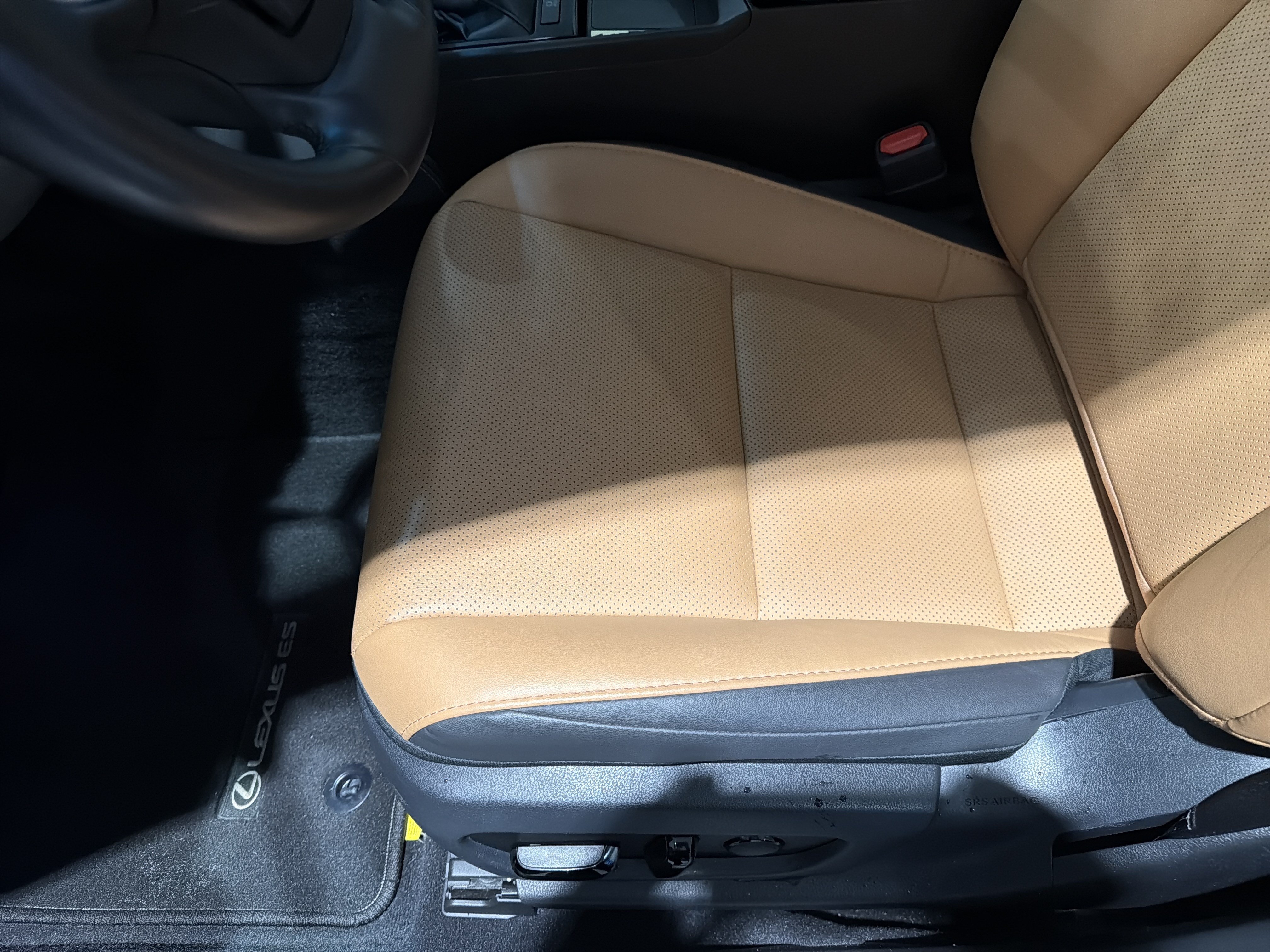 Used 2025 Lexus ES 350 w/ Premium Package FWD image 16