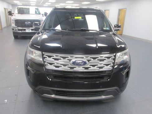 Used 2018 Ford Explorer XLT w/ Equipment Group 202A AWD/4WD image 2