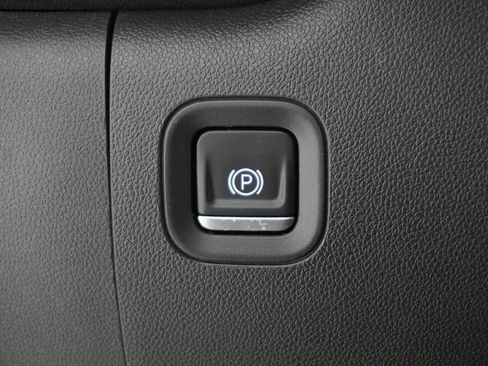 Used 2019 Chevrolet Silverado 1500 Custom w/ Infotainment Package image 18