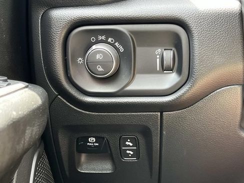 Used 2022 RAM 1500 Big Horn AWD/4WD image 37