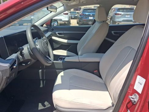 Used 2025 Hyundai Sonata SEL FWD image 4