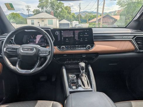 Used 2023 GMC Canyon AT4 w/ AT4 Premium Package AWD/4WD image 8