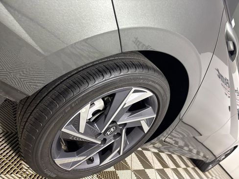 Used 2025 Hyundai Elantra Sport image 32