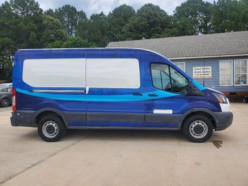 Used 2018 Ford Transit 150 148 Medium Roof RWD image 4