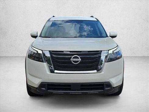 Used 2025 Nissan Pathfinder SV FWD image 2