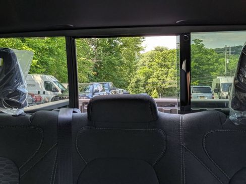New 2026 RAM 1500 Express AWD/4WD image 16