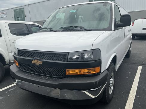 New 2026 Chevrolet Express 3500 Extended RWD image 4