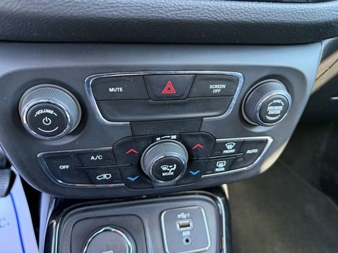 Used 2019 Jeep Compass Limited image 21