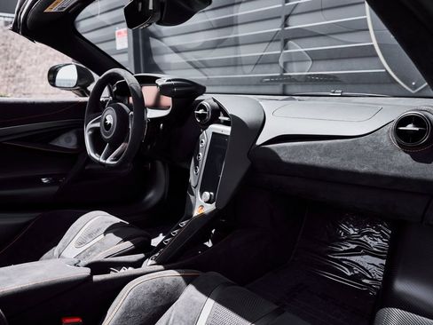 Used 2025 McLaren 750S Spider RWD image 41
