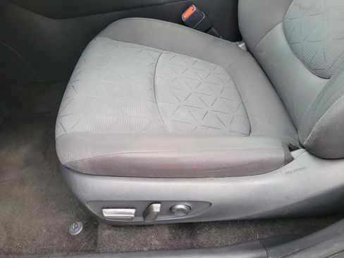 Used 2020 Toyota RAV4 XLE FWD image 10