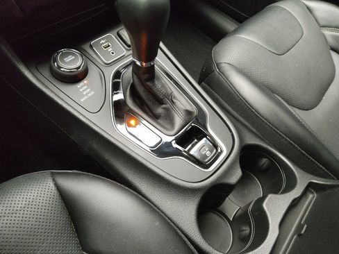 Used 2022 Jeep Cherokee Limited image 26