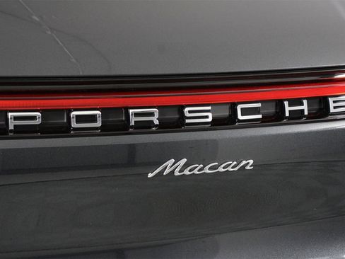 Certified 2025 Porsche Macan image 22