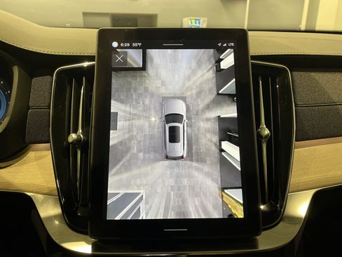 Used 2025 Volvo XC90 B6 Plus image 28