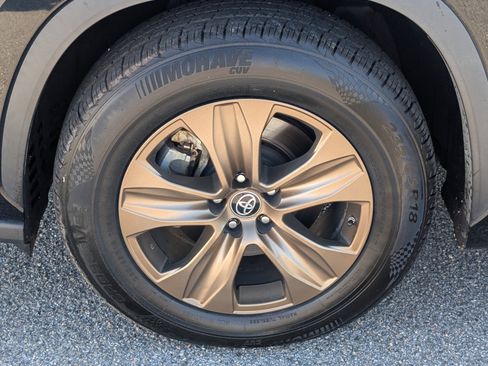 Used 2022 Toyota Highlander Bronze Edition image 13