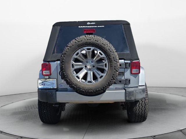 Used 2017 Jeep Wrangler Unlimited Sahara AWD/4WD image 4