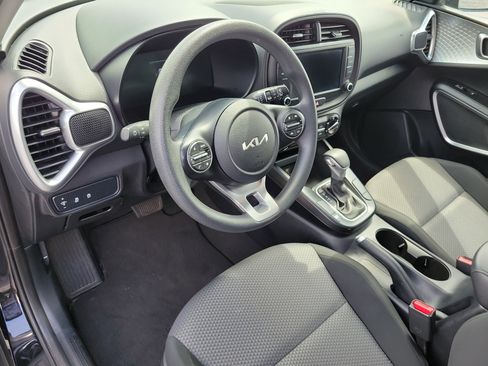 Used 2025 Kia Soul LX w/ LX Technology Package image 12