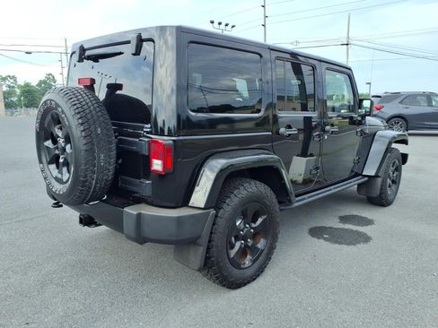 Used 2015 Jeep Wrangler Unlimited Sahara AWD/4WD image 3