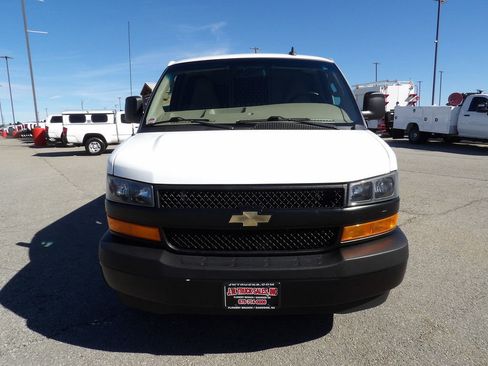 Used 2022 Chevrolet Express 3500 w/ Driver Convenience Package RWD image 12