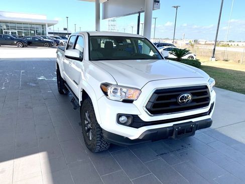 Used 2023 Toyota Tacoma SR5 image 3