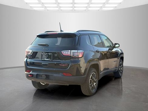 Used 2025 Jeep Compass Trailhawk w/ Sun & Sound Group AWD/4WD image 3