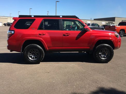 Used 2015 Toyota 4Runner SR5 AWD/4WD image 8