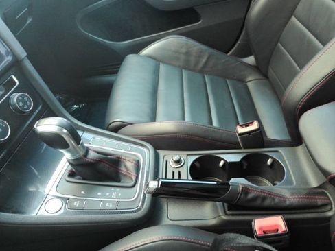 Used 2017 Volkswagen GTI SE FWD image 38