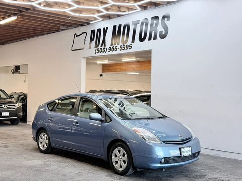 Used 2005 Toyota Prius FWD image 1