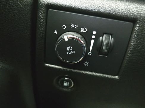 Used 2021 Jeep Grand Cherokee Laredo X image 23