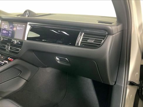 New 2026 Porsche Macan AWD/4WD image 15