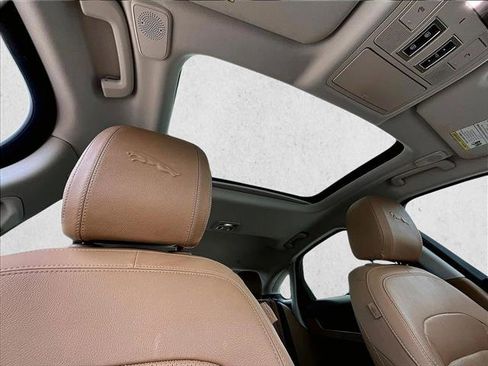 Used 2021 Jaguar XF SE image 17