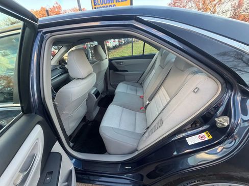 Used 2015 Toyota Camry LE image 18