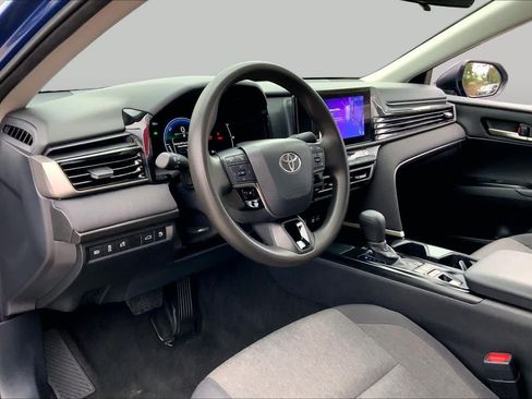 Used 2025 Toyota Camry LE FWD image 17